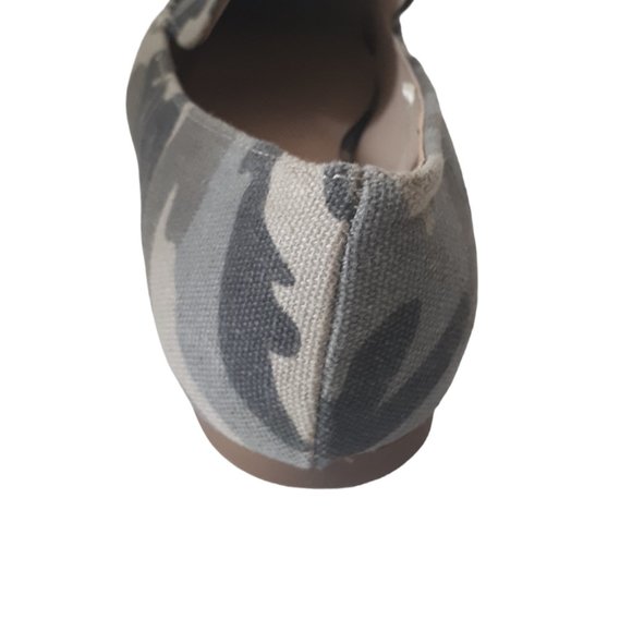 Sugar Women Fabric Camoflauge Shoe Size 6M Pointed Toe Slip On Flats - Picture 6 of 7